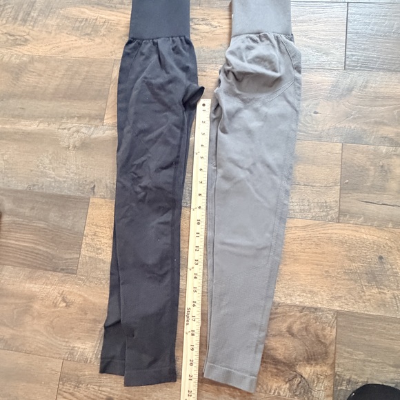 Halara Seamless flow ultra-sculpt butt lifting capri bundle xs in Gray - Picture 3 of 8